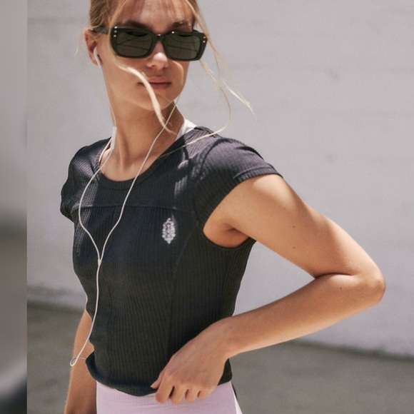 FP Movement Tempo Ribbed Baby Tee NWT Size XS in Black Free People Crop Top - Picture 2 of 9